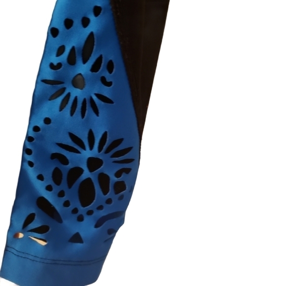 Bally Cropped Leggings with Lasercut Details - Picture 2 of 7